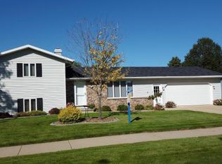 1909 Roosevelt St, Little Chute, WI 54140