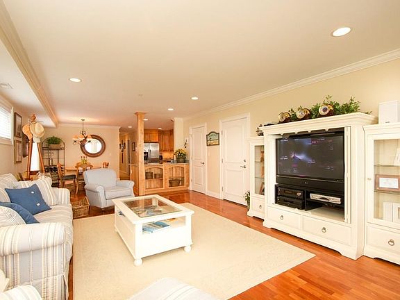 5th image of 21 Atlantic Ave Unit 3