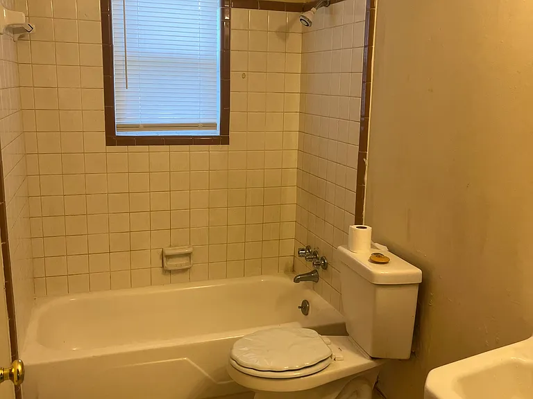 1364 Gormans Ln — Photo 3