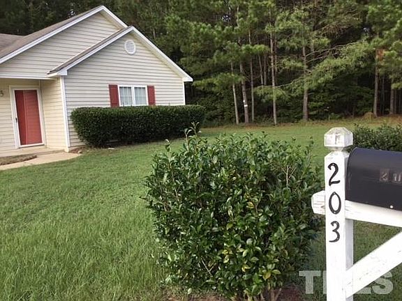 2nd image of 203 N Wynbrooke Ln