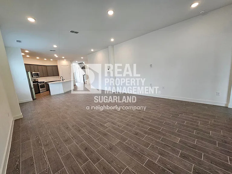 1414 Emma Lake Dr — Photo 48