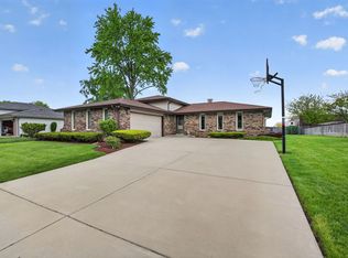 106 N Brookshore Dr, Shorewood, IL 60404