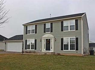 6146 Amber Dr, Farmington, NY 14425