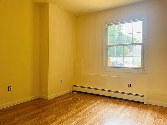 5th image of 15 William St APT 1