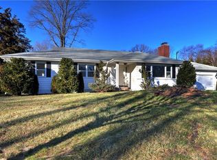 28 Kingston Rd, Trumbull, CT 06611