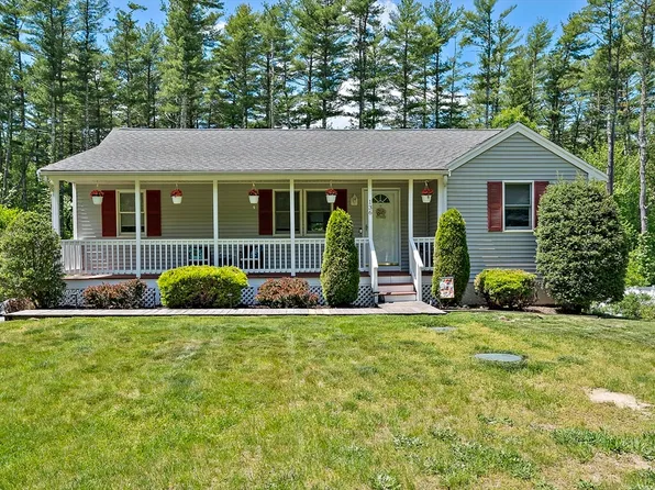 136 Elm St, Halifax, MA 02338