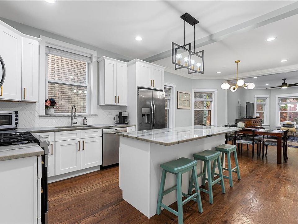 1st image of 5958 N Lakewood Ave #1