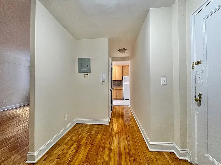 14336 Barclay Ave #2F — Photo 7