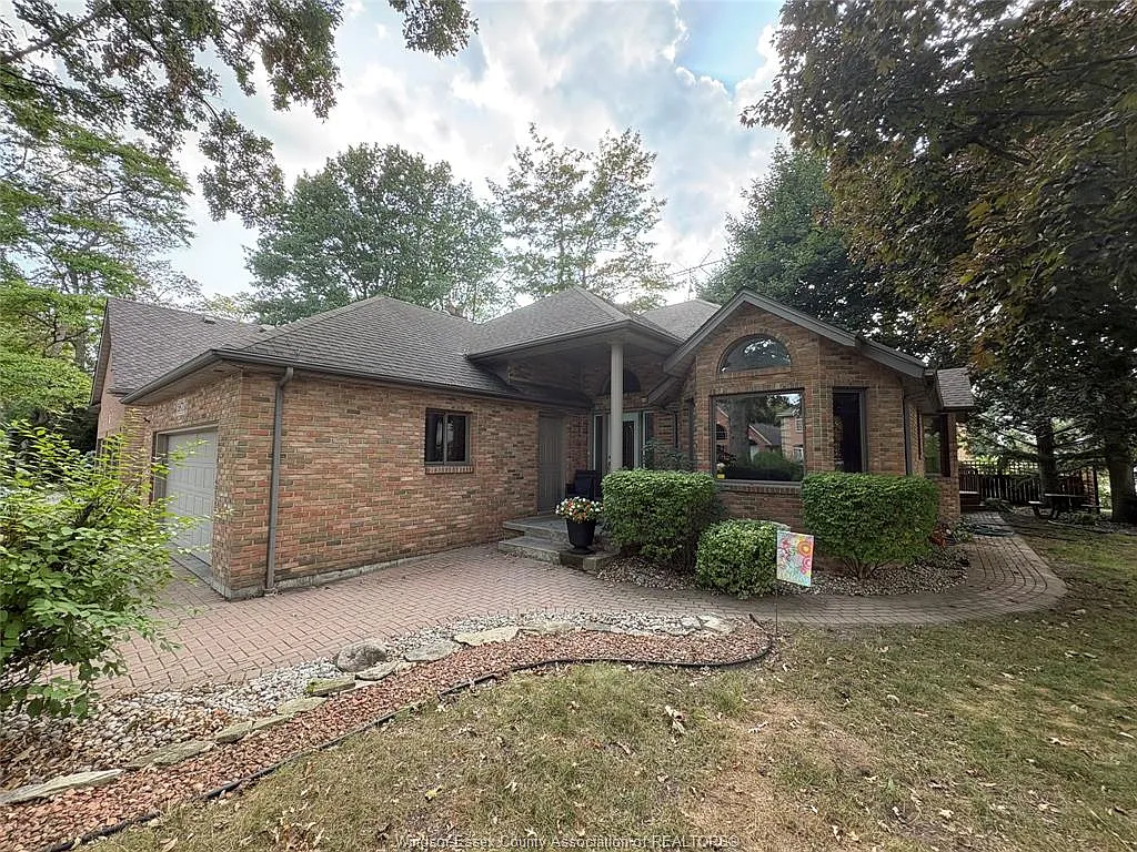 4 bed, $3,800 — Photo 2