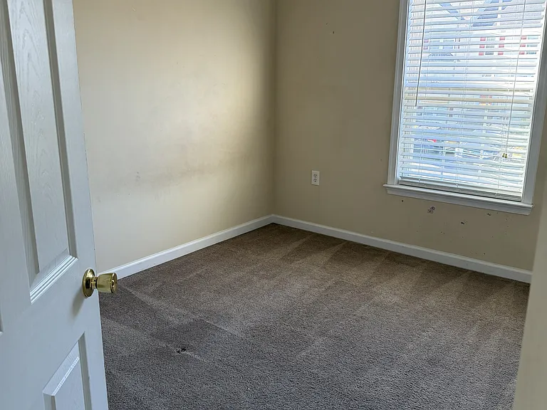 22 Litchfield Ln W — Photo 10