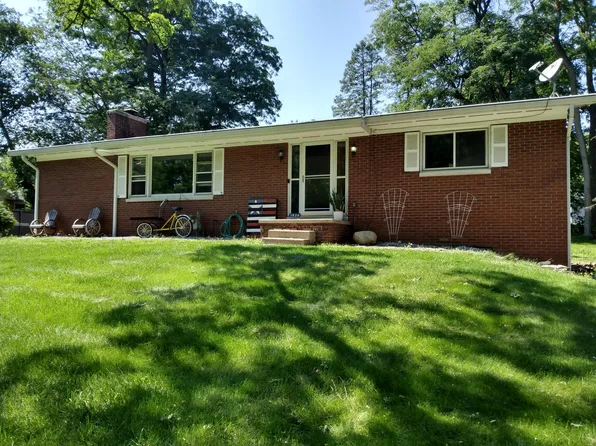 1930 Champlain Dr, Niles, MI 49120