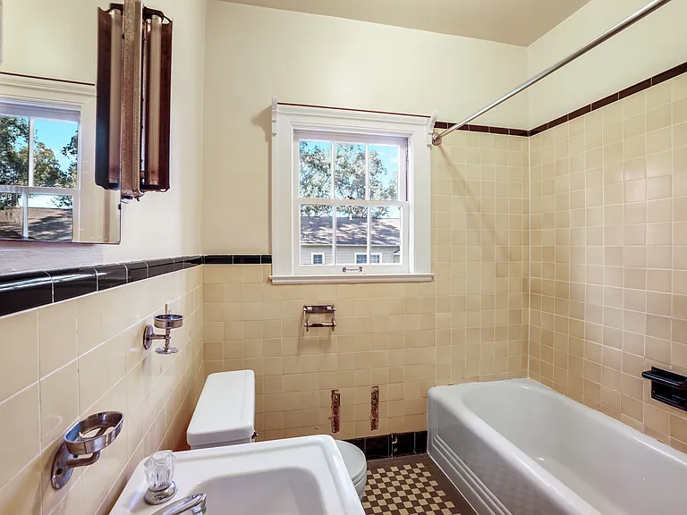 1004 Azuar Dr — Photo 21