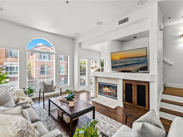 10 Torrigiani Aisle, Irvine, CA 92606