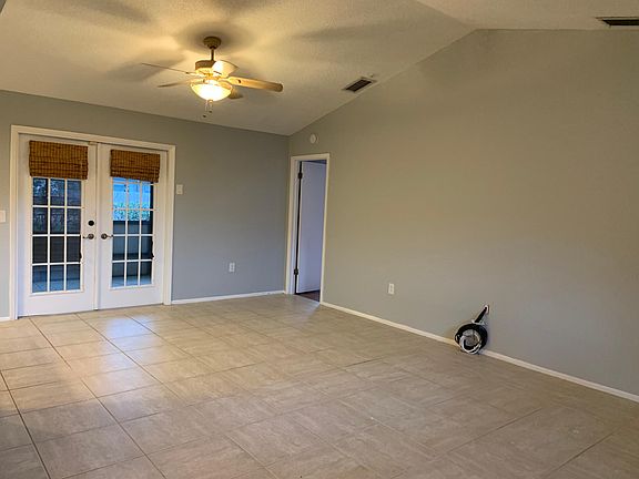 3rd image of 2527 Blossom Lake Dr