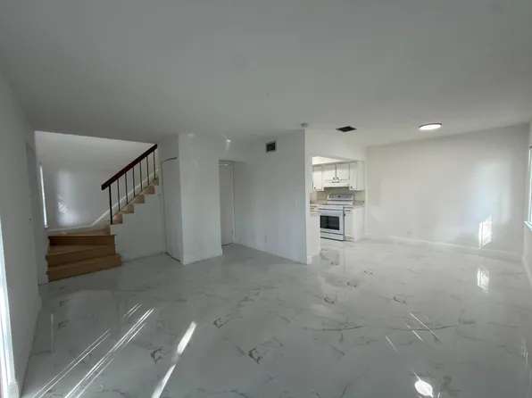 5702 NW 22nd Court #28-b, Lauderhill, FL 33313