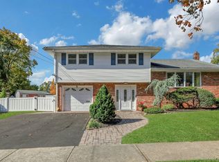 5 Forest Knoll Dr, Suffern, NY 10901