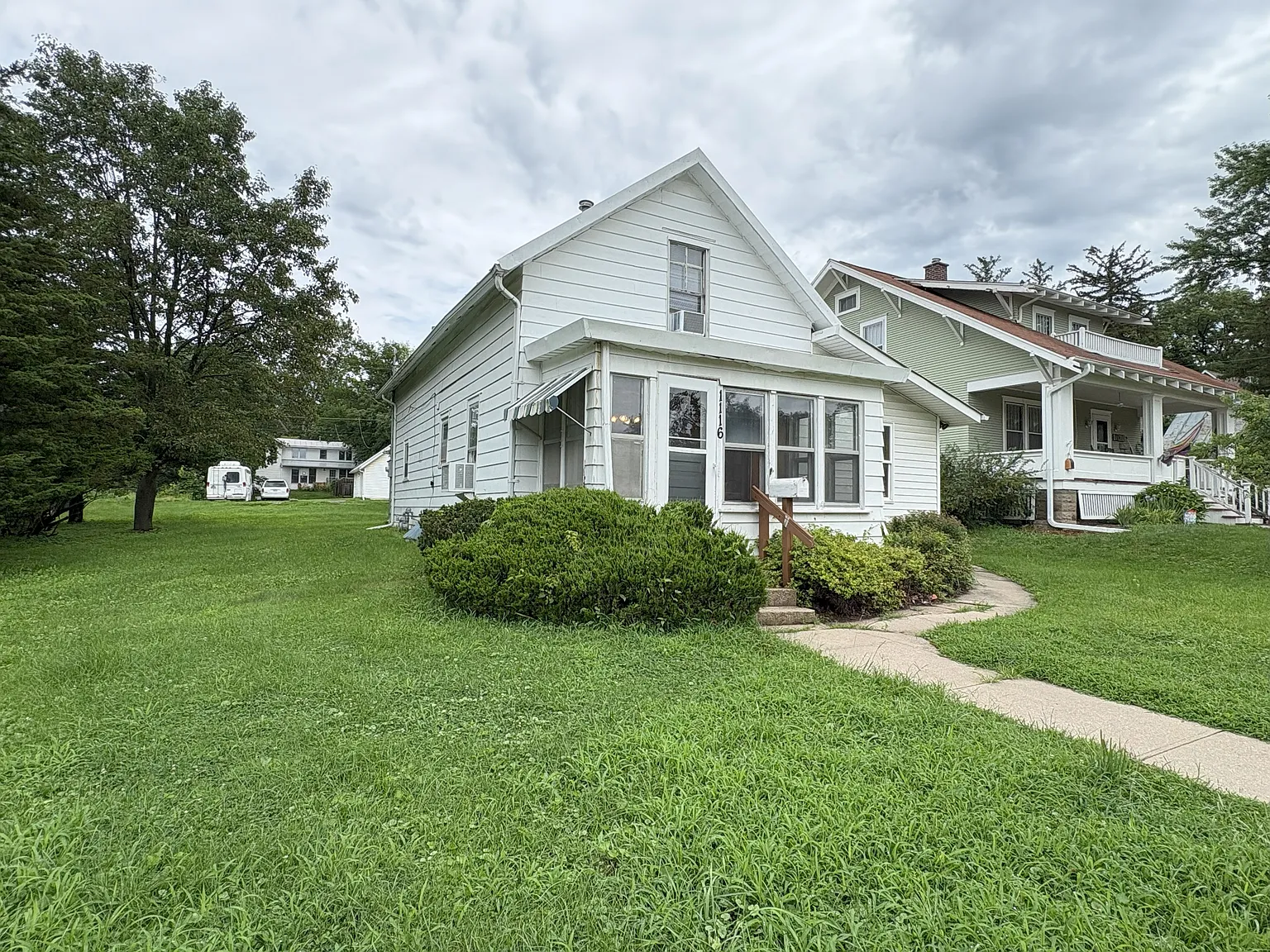 3 bed, 1339 sqft, $1,800 — Photo 2