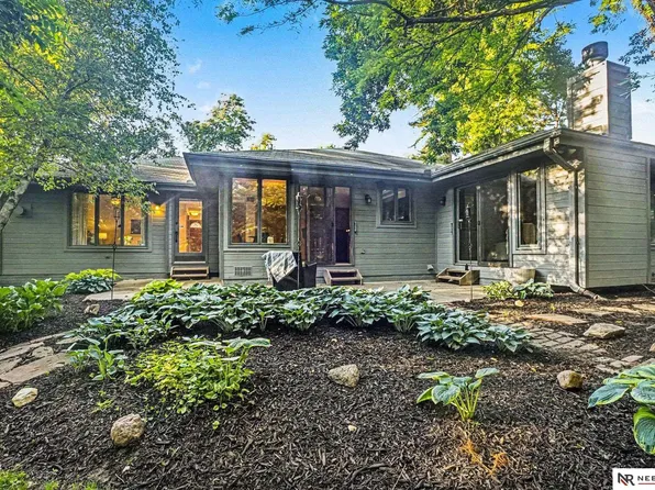 21417 Ridgewood Rd, Elkhorn, NE 68022