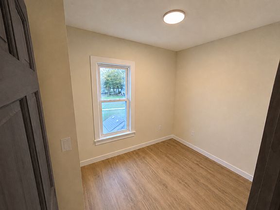 5th image of 205 Klein St #2