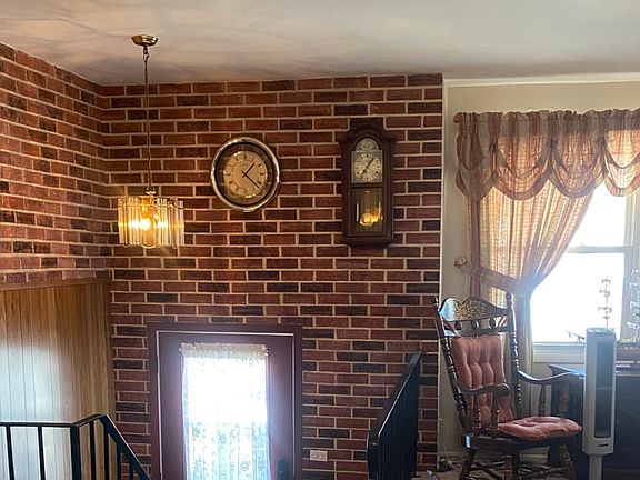 4th image of 811 Oakton Ave