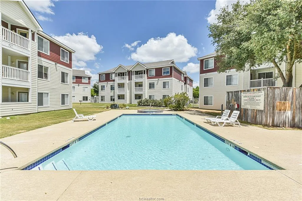4 bed, 1236 sqft, $1,650 — Photo 2