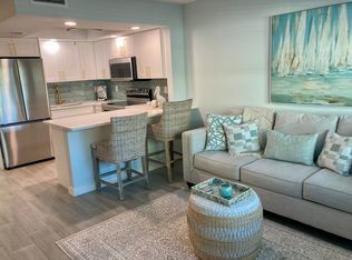 8615 E Bay Dr APT 2, Treasure Island, FL 33706
