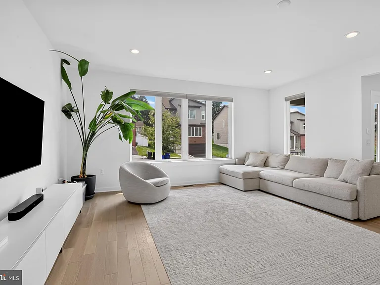 7354 Ridge Ave #27 — Photo 4