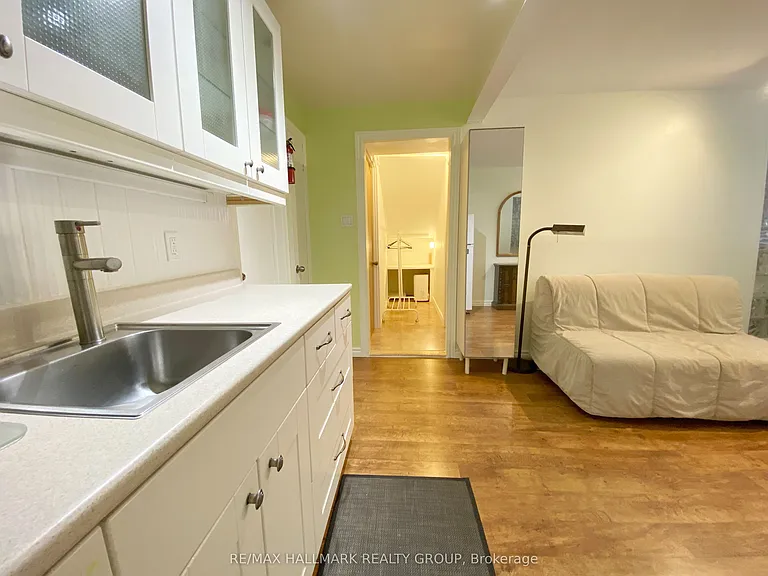 668 Morin St #B — Photo 14