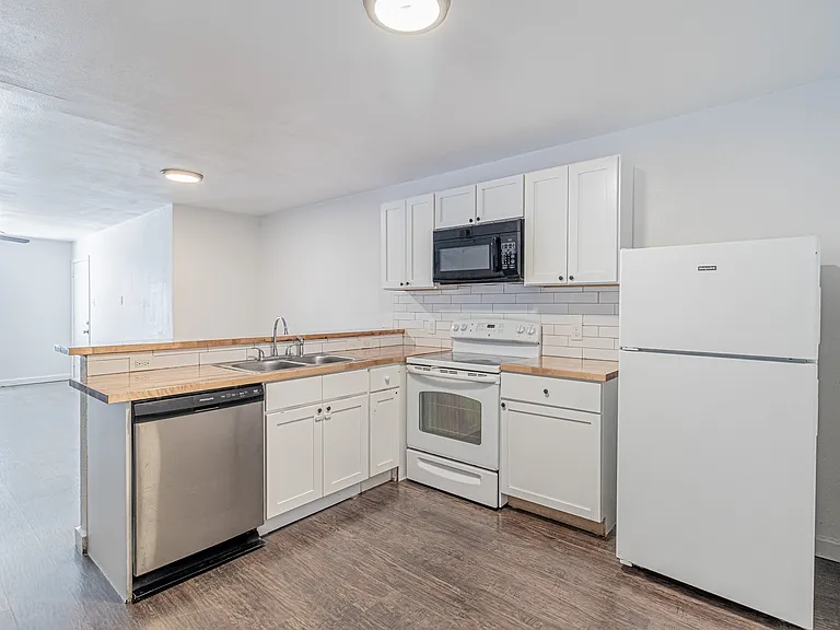 221 E Craig Pl #1 — Photo 9
