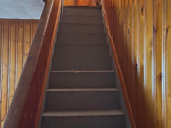 4th image of 1 Laurel Ave