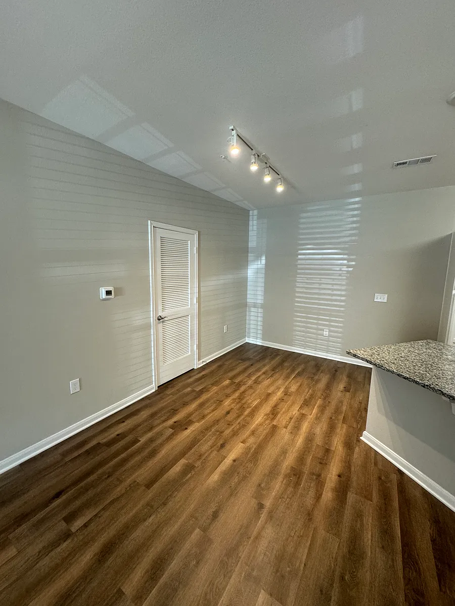 Building Photo - 472 Houston Ridge Dr #813