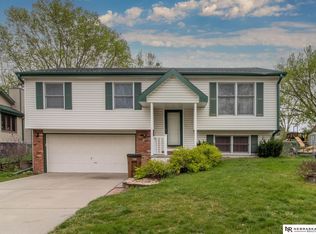 811 Glenridge Rd, Lincoln, NE 68512