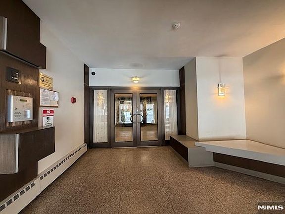 5th image of 95 Orient Way APT 1H