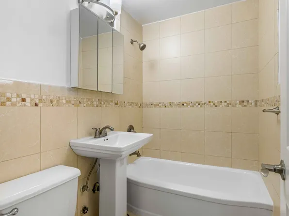 245 Bennett Avenue image 12 of 14