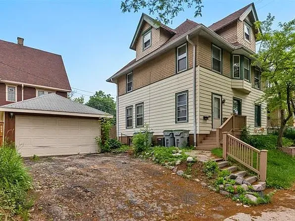 2114 E Webster Pl, Milwaukee, WI 53211