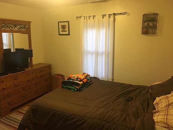 Main floor spare bedroom