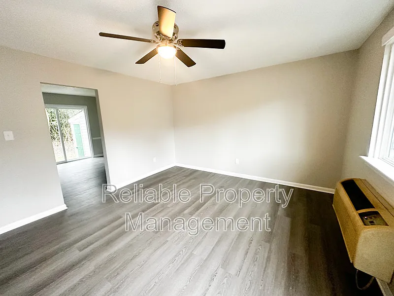 Building Photo - 430 S Smith St #C