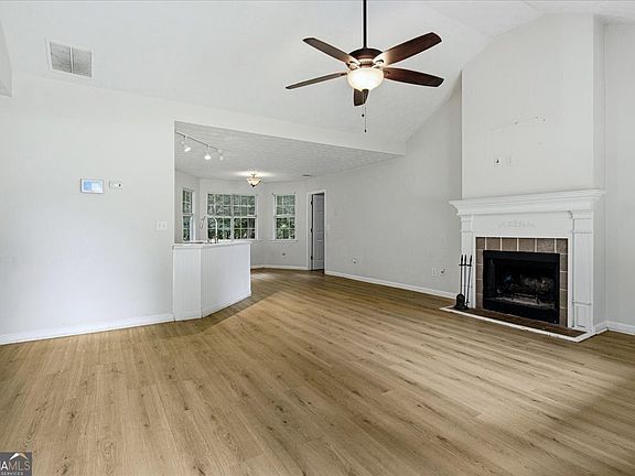 3rd image of 170 Sable Cir