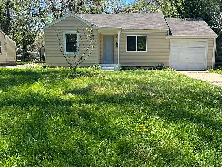 707 S Warren Ave — Photo 1