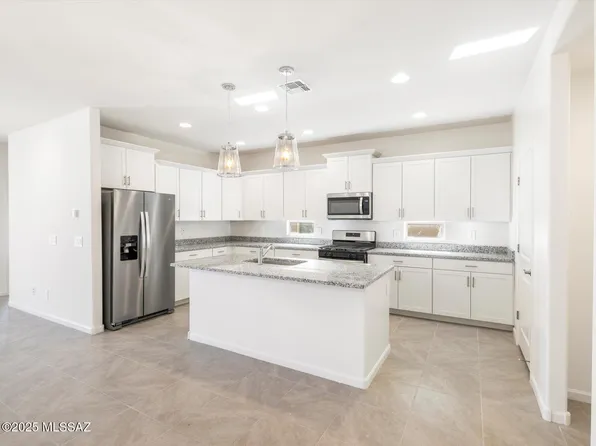 11032 S Rila Dr, Vail, AZ 85641