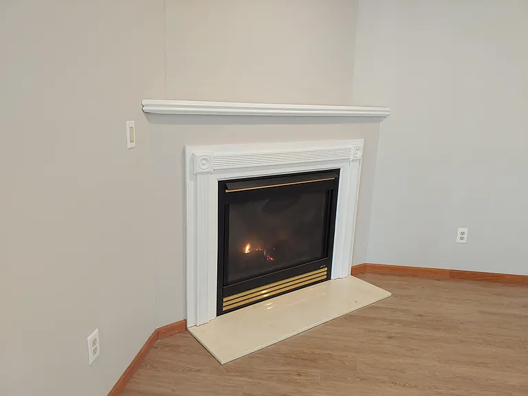 912 Waters Edge Rd — Photo 3