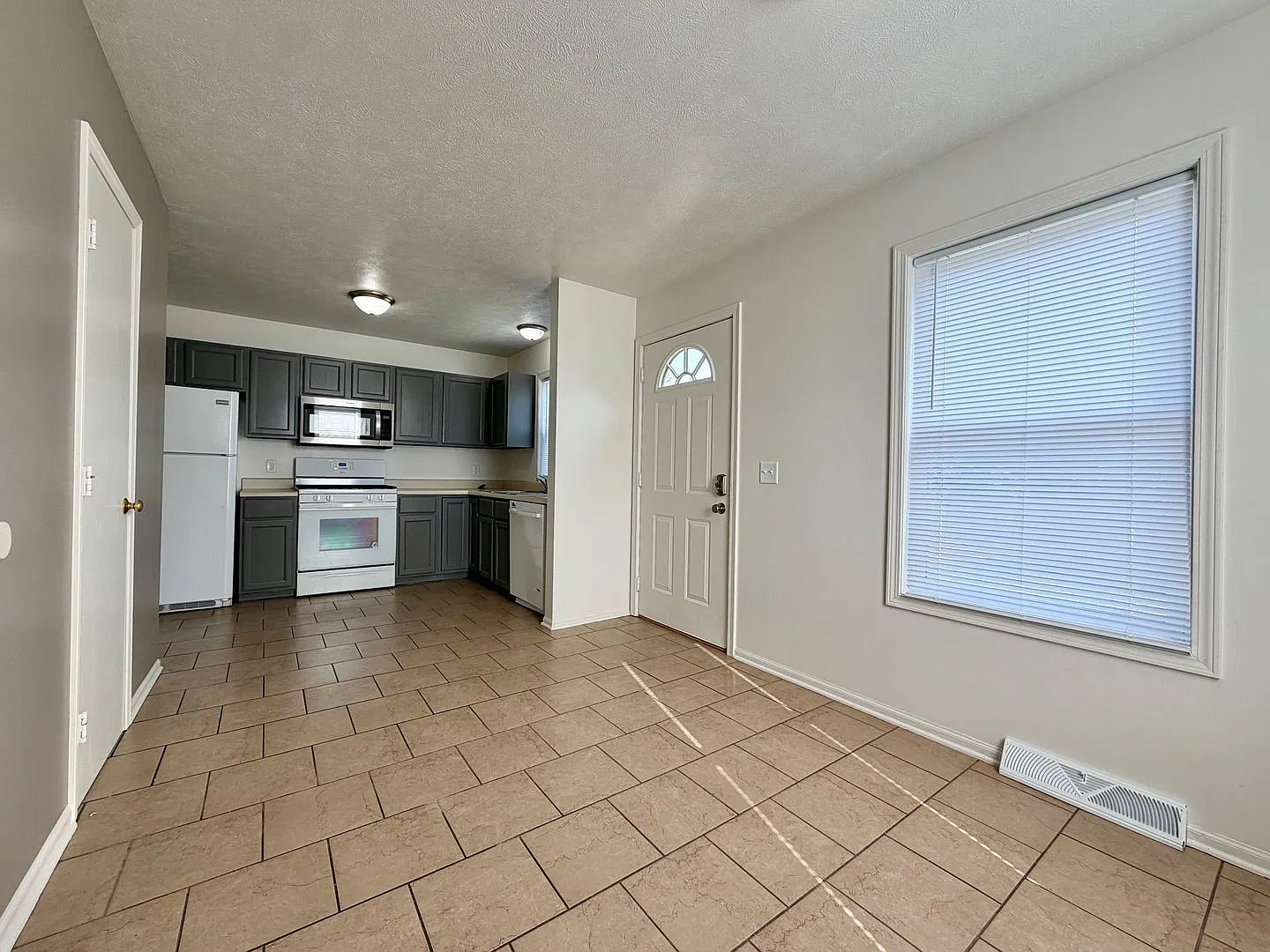 4 bed, 1.5 bath, $2,195 — Photo 4