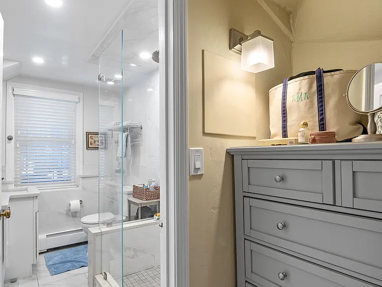 139 W 6th St #1 — Photo 15