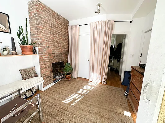 Rented by Ulas Real Estates Inc | media 5