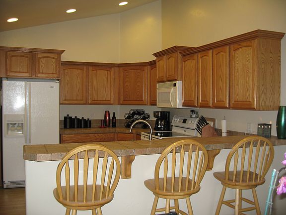 3rd image of 961 Eastridge Dr