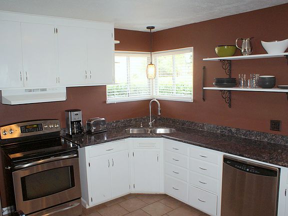 4th image of 4620 College Ave