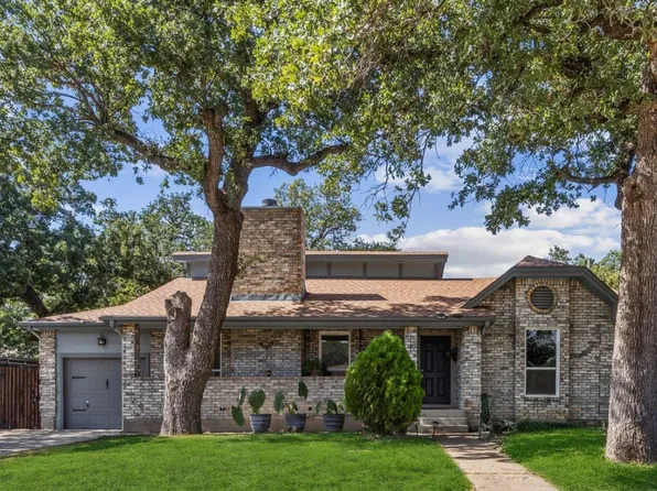 1323 Chamberlain St, Irving, TX 75060