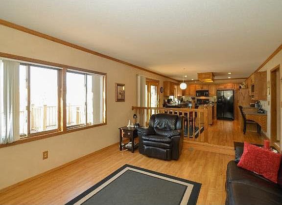4th image of 10139 Hilltop Court