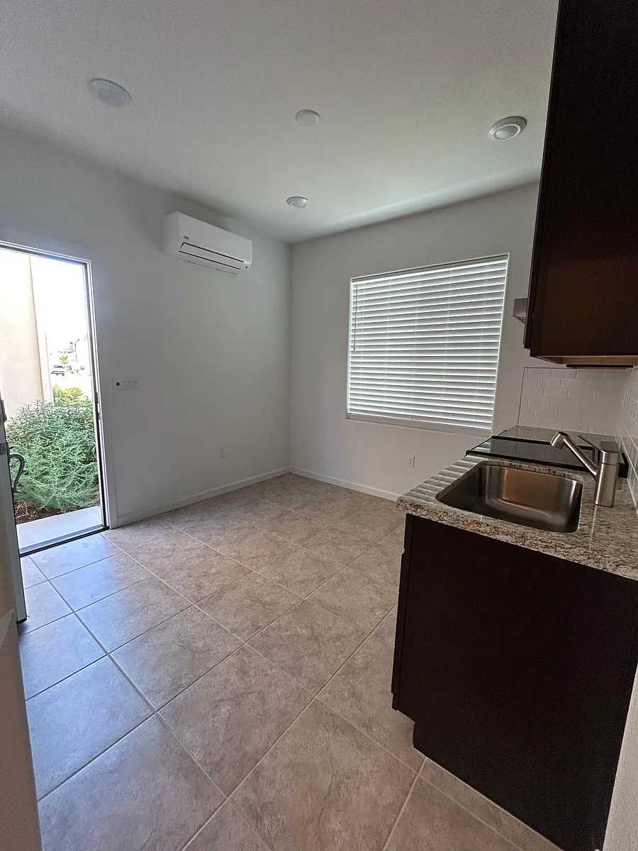 Building Photo - Guenoc Valley Ln