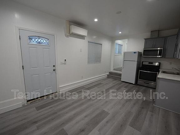 3rd image of 7260 Yolanda Ave